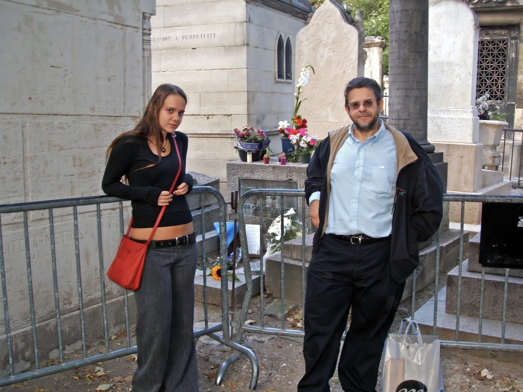 Παρίσι: Στον τάφο του Τζίμ Μόρισον